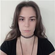 Docente di letteratura italiana, storia e geografia che impartisce lezioni a studenti di medie e superiori